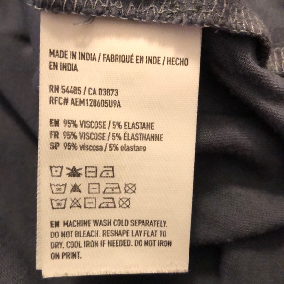 AEO Soft & Sexy Distressed V-Neck - XS - Picture 8 of 8